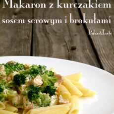 Przepis na Makaron z kurczakiem, brokułem i sosem serowym