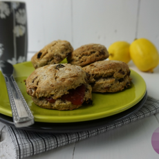 Przepis na Scones z rodzynkami i orzechami