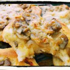 Przepis na Pizzerinki z pieczarkami, cebulą i serem - Small mushroom, cheese & onion cakes/pizzas - Pizzette con le cipolle, funghi e formaggio alla polacca 
