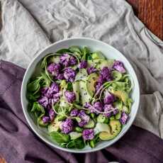 Przepis na Zdrowa sałatka z fioletowym kalafiorem