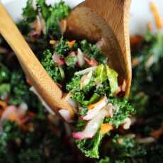Przepis na Simple autumn kale salad with honey-mustard dressing 