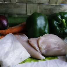 Przepis na Ryż z duszonymi warzywami i kawałkami kurczaka