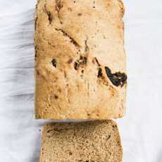 Przepis na Orkiszowy chleb na zakwasie ze śliwką. 