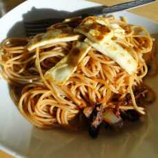 Przepis na Spaghetti z oliwkami i grillowanym oscypkiem