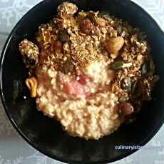 Przepis na Zdrowe śniadanie - płatki jaglane z owocami i granolą