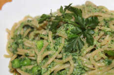 Przepis na Pełnoziarniste spaghetti w zdrowym i zielonym sosie