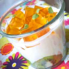 Przepis na Jogurtowe śniadanie z kiwi i herbacianą galaretką