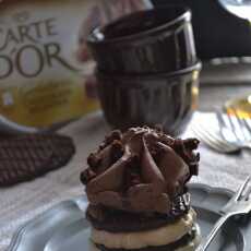 Przepis na Deser chałwowo - orzechowy z dodatkiem lodów Carte d'Or Chocolate Brownie 