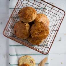 Przepis na SCONES Z BOCZKIEM I CEBULĄ.