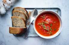 Przepis na Pikantna zupa z pomidorów