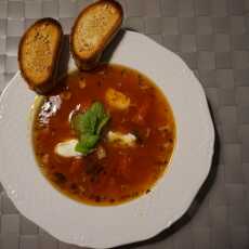 Przepis na Błyskawiczna zupa pomidorowa z boczkiem