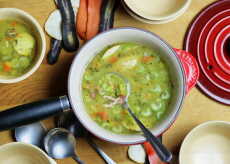 Przepis na Split pea soup inspired by Polish military field kitchens. Perfect for Christmas leftover ham