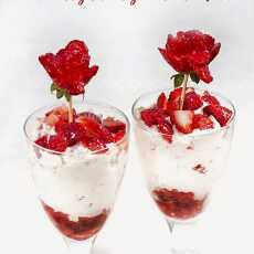 Przepis na Walentynkowy Eton Mess