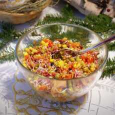 Przepis na Sałatka z tuńczykiem ,kuskusem perłowym, suszonymi pomidorami ,oliwkami i kiełkami rzodkiewki