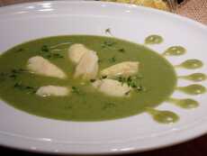 Przepis na Kremowa zupa brokułowa z jaglanymi kluseczkami