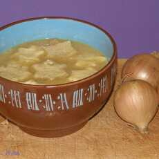 Przepis na Zupa cebula z grzankami 