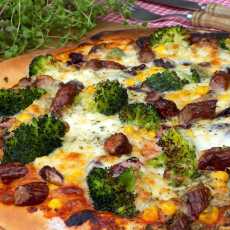 Przepis na Pizza z brokułem i kabanosem