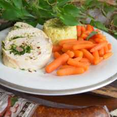 Przepis na Dietetyczna roladka ze schabu ze szpinakiem, kiełbaską i kozim serem