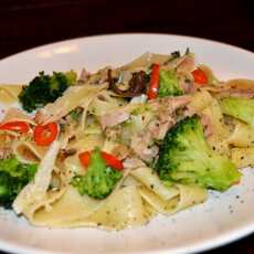 Przepis na Makaron '15 z brokułem, tuńczykiem i anchois (Pasta con broccoli, tonno e acciughe)