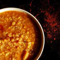 Przepis na Pikantna zupa z czerwonej soczewicy i quinoy (bez glutenu, bez laktozy, wegańska)