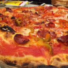 Przepis na Międzynarodowy Dzień Pizzy – zjedz sałatkę!