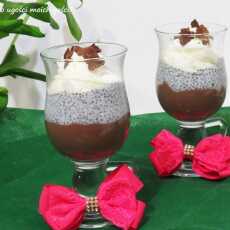 Przepis na Pudding czekoladowy z likierem, chia i bitą śmietaną