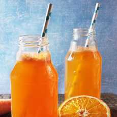 Przepis na Orzeźwiający napój z marchwi, jabłka i pomarańczy.