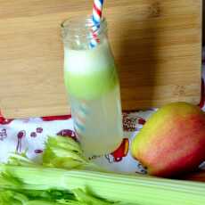 Przepis na Fit sok jabłkowo-selerowy