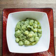 Przepis na Gnocchi w zielonym kremie z natki i awokado 