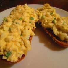 Przepis na Szybkie śniadanie - dietetyczna pasta jajeczna z serkiem wiejskim (bez laktozy!)