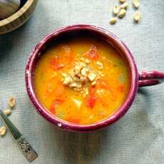 Przepis na Pikantna zupa warzywna z masłem orzechowym