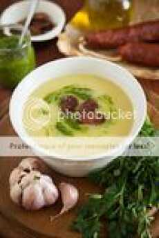 Przepis na Ziemniaczana zupa-krem z chorizo i pietruszkowym pesto