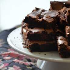 Przepis na Majo-brownies z malinami