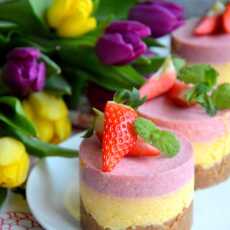 Przepis na Walentynkowy deser z mango i truskawkami 