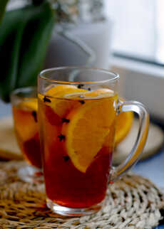 Przepis na Zimowa herbata z rumem i pomarańczą