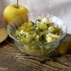 Przepis na Sałatka z kiszonych ogórków i jabłka (do obiadu)