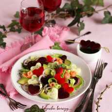 Przepis na Walentynkowa sałatka z łososiem i awokado