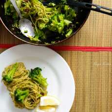 Przepis na Spaghetti alla carbonara z brokułem