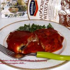 Przepis na Klopsy jaglane z kalafiorem , kiełbasą bekonową zapiekane pod sosem bolońskim.