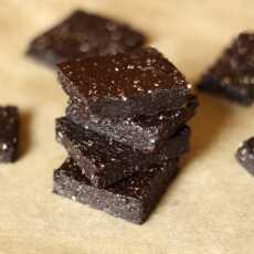Przepis na Czekoladowe wegańskie brownie bez pieczenia - bez cukru i słodzików