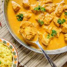 Przepis na Chicken korma i ryż basmati z kurkumą i kolendrą