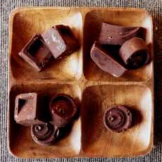 Przepis na Domowe czekoladki z czarną quinoą i nasionami konopi (bez glutenu, bez laktozy, wegańskie)