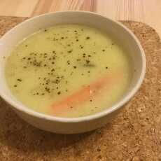 Przepis na Zupa krem z pieczonego czosnku i pora