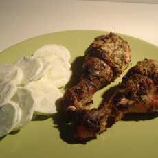 Przepis na Indie yogurt roasted chicken drumsticks with Polish 'miseria'