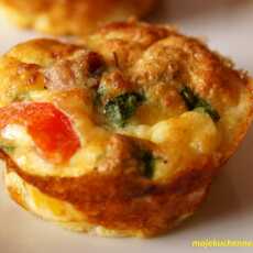 Przepis na Muffinki śniadaniowe z szynką, serem i warzywami