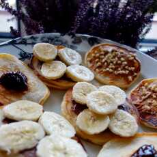 Przepis na Pancakes z masłem orzechowym i bananem