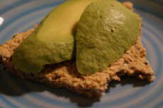 Przepis na Bezglutenowe pieczywo chrupkie z pestką avocado