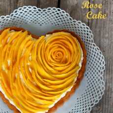 Przepis na Biszkopt z kremem jogurtowym i mango – moja wersja Mango Rose Cake 