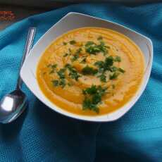 Przepis na Pikantna zupa dyniowo cebulowa