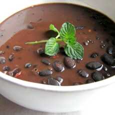 Przepis na Z czarnej fasoli z czekoladą, miętą i chili 
